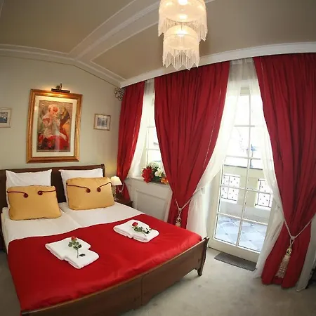 Bed & Breakfast Secesja 4*